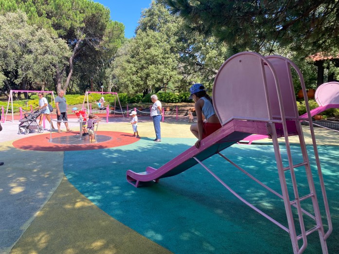 Kinderen spelen in Lissabon park